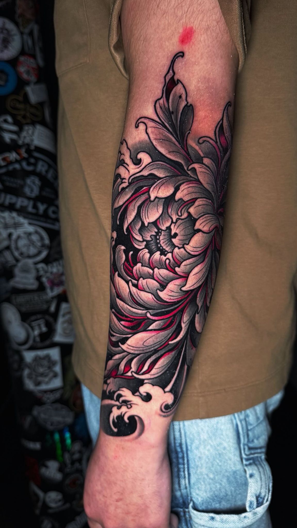 Color floral tattoo on an arm by Jonathan Cataño